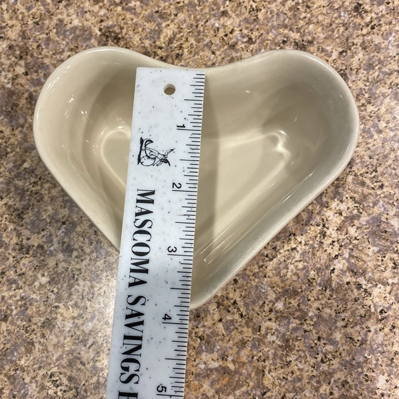 Longaberger Small Heart Vitrified Pottery Dish Red and Ivory - Picture 5 of 17